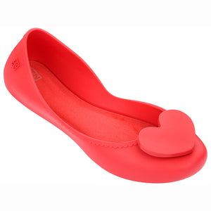 Classic model from Zaxy. The inside and outside material is a rubber-like synthetic material. The insoles are made of textile and give great comfort. The sole is made from high-quality material has good adhesion to surfaces. This footwear is adorned with hearts made out of the same rubber-like synthetic material. 