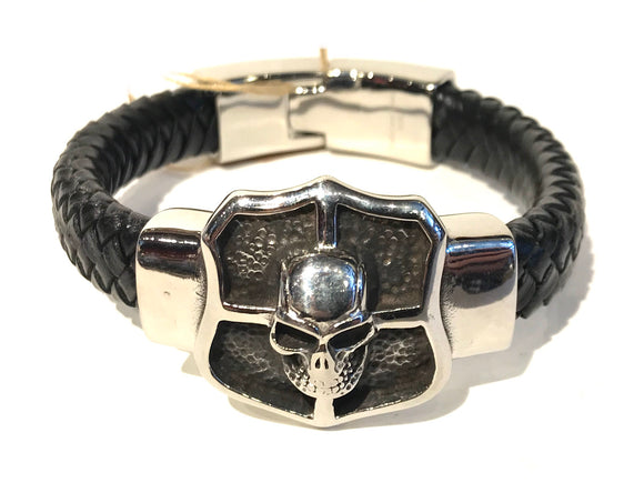 Woven leather bracelet with large sealed of stainless steel with a skull in the middle